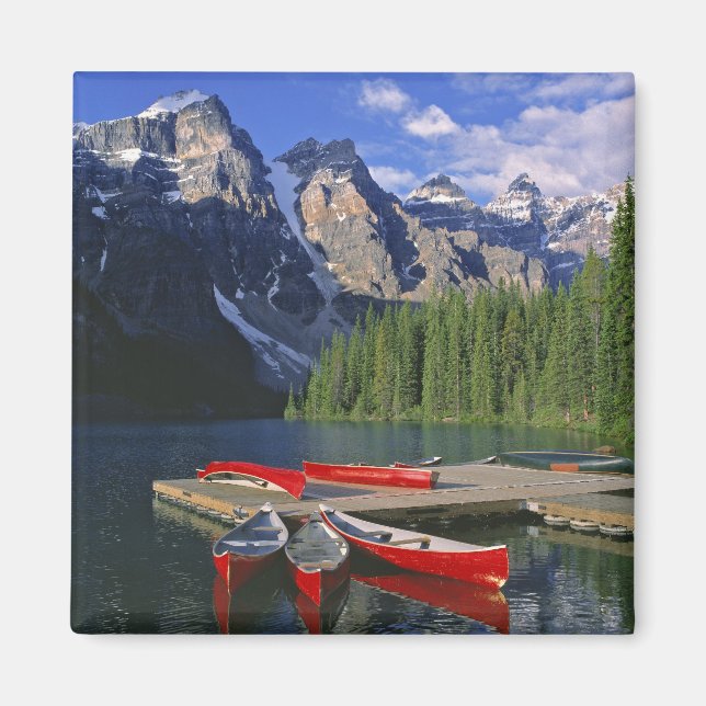Aimant Canada, Alberta, lac Moraine. Des canoës rouges at (Devant)