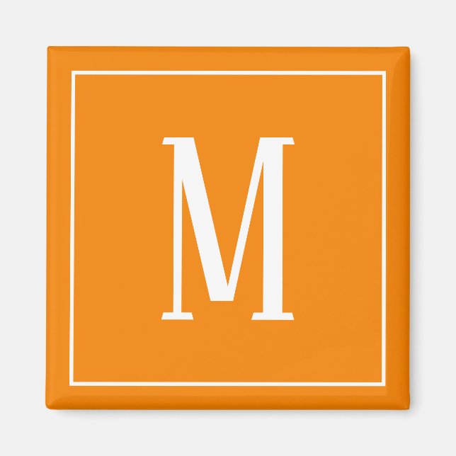 Aimant carré avec monogramme blanc sur fond orange (Devant)