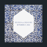 Aimant Carrelage portugais rustique Mariage Faveur<br><div class="desc">Ce design présente des motifs de tuiles portugaises rustiques. Le texte mariage est élégamment encadré d'une forme géométrique blanche et dorée. Unique Azulejo bleu et blanc mariage floral faveur design avec des éléments modernes. Des invitations de mariage et d'autres articles de papeterie sont également disponibles.</div>