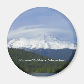 Aimant C'est une belle journée au lac Siskiyou.