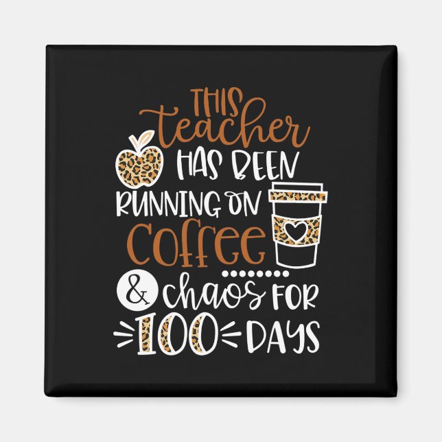 Aimant Cet Enseignant Est En Train De Faire Du Café Et Du (Devant)