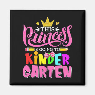 Aimant Cette Princesse Va Au Jardin D'Enfants Pour Reveni