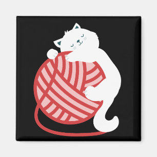 Aimant Chat blanc mignon avec boule de fil