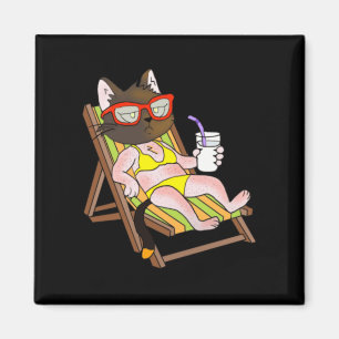 Aimant Chat en bikini sur chaise de plage en train de boi