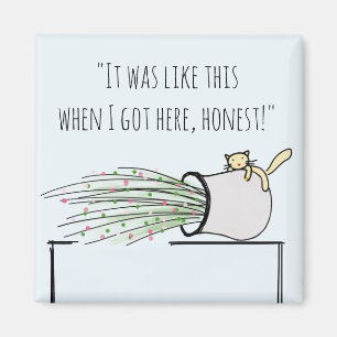 Aimant Chat mignon qui frappe les choses par dessus