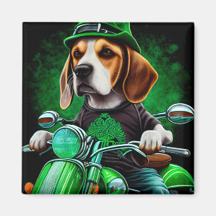 Aimant Chien Beagle conduisant un vélo la Saint-Patrick