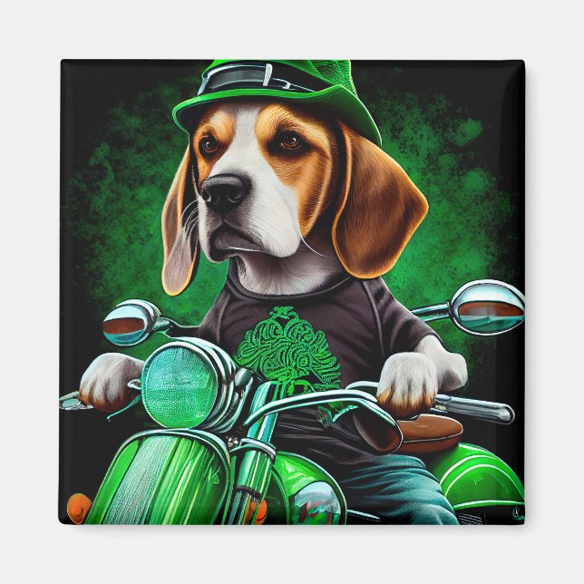 Aimant Chien Beagle conduisant un vélo la Saint-Patrick (Devant)