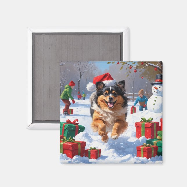Aimant Chien Keeshond courant dans la neige avec un chape (Recto/Verso)