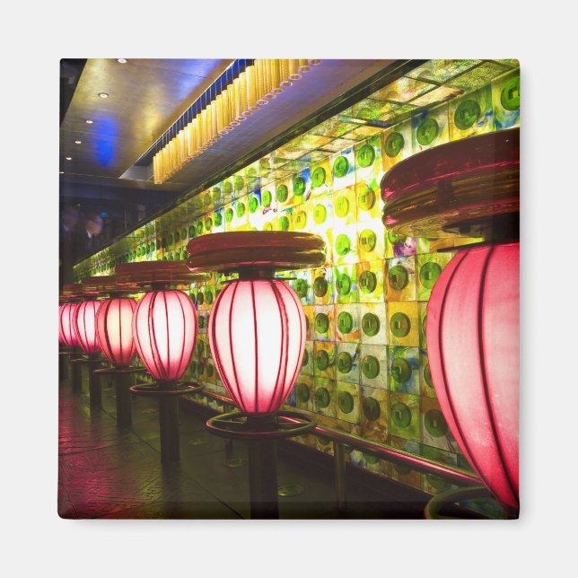 Aimant Chine, Shanghai. Bar du bar Xin Tian Di (Devant)