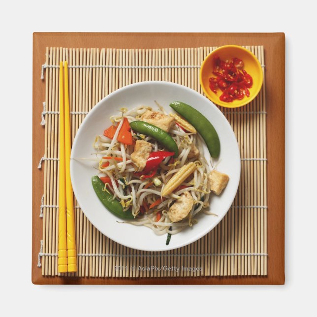 Aimant Chinois remuer les légumes frits avec des piments (Devant)