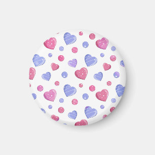 Aimant Coeurs roses et bleus sur un arrière - plan blanc.