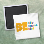 Aimant Coloré Soyez idiot et honnête Inspiration<br><div class="desc">Colorful Be Silly Honest un aimant inspirant. Cela ferait un cadeau formidable pour un membre de la famille ou un ami avec le bonus supplémentaire que vous pouvez customiser la couleur arrière - plan.</div>