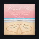 Aimant Coral Sunset Peach Beach Mariage 2 Coeurs Sable<br><div class="desc">Ce Coral Peach Beach Wedding 2 Hearts in the Sand Magnet est une faveur de mariage parfaite. Nos produits de mariage Blue Hearts on the Beach sont disponibles sur une large gamme de produits pour le mariage parfait sur mesure sur la plage. Idéale pour un mariage de croisière océanique, cette...</div>