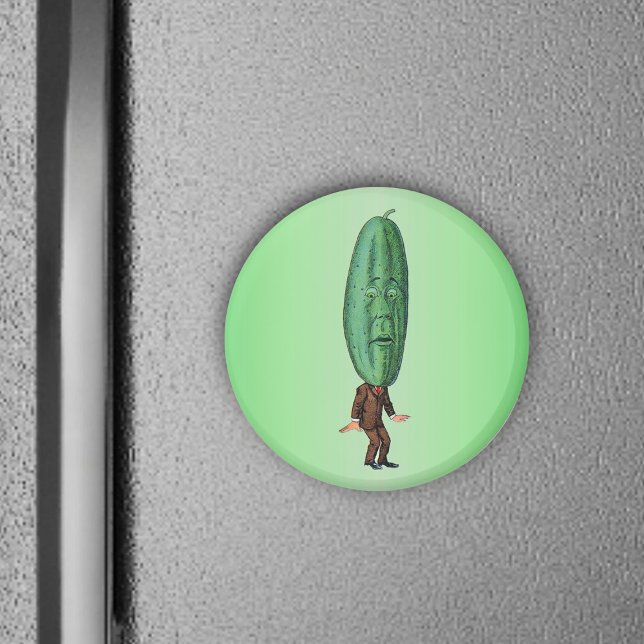Aimant Costume Brown Imaginaire Pickle Man (Fun big green pickle head man with face in brown suit on green round magnet.)