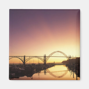 Aimant Coucher de soleil derrière le pont de Newport, Ore