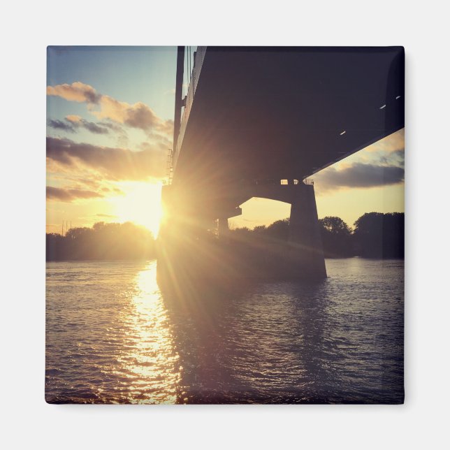 Aimant croisière au coucher du soleil sur le fleuve missi (Devant)