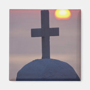 Aimant Croix sur le dessus de l'église au coucher du sole