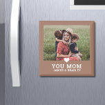 Aimant Cute Heart Love You Maman Fête des Mères Photo<br><div class="desc">Cute Heart Love You Mom Mother's Day Photo Magnet présente votre photo préférée avec le texte "(love heart) you Mom" en écriture blanche moderne avec vos noms ci-dessous sur un arrière - plan mocha mousse. Personnalisez en modifiant le texte dans la zone de texte fournie et en ajoutant votre propre...</div>