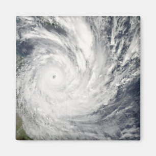 Aimant Cyclone tropical Yasi au-dessus de l'Australie