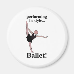 Aimant Danseuse de ballet exécutant avec style