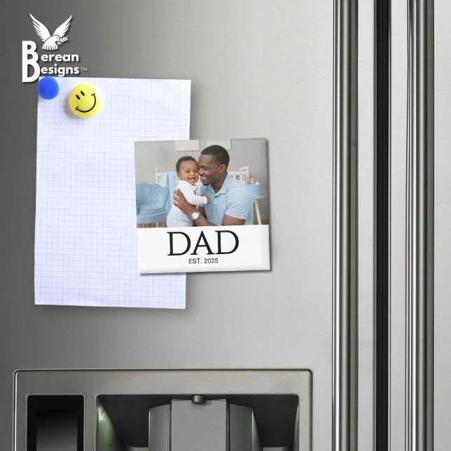 Aimant de cadeau photo Papa a créé (DAD ESTABLISHED white magnet with customizable photo and year. Ideal gift for Father's Day. )