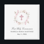 Aimant de première communion personnalisé Favorise<br><div class="desc">Les magnets personnalisés font de grands faveurs de la Première Communion. Une jolie couronne rose florale avec une croix rose au centre crée un design féminin et religieux. Parfait pour une cérémonie chrétienne ou catholique. Trois lignes de texte sous la couronne vous permettent d'ajouter votre message personnalisé. J'ai choisi la...</div>