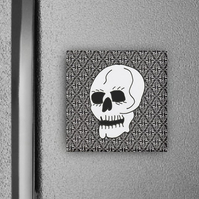 Aimant Défilement gothique et crâne (White skull on black and white fancy damask pattern with scrolls on square magnet.)