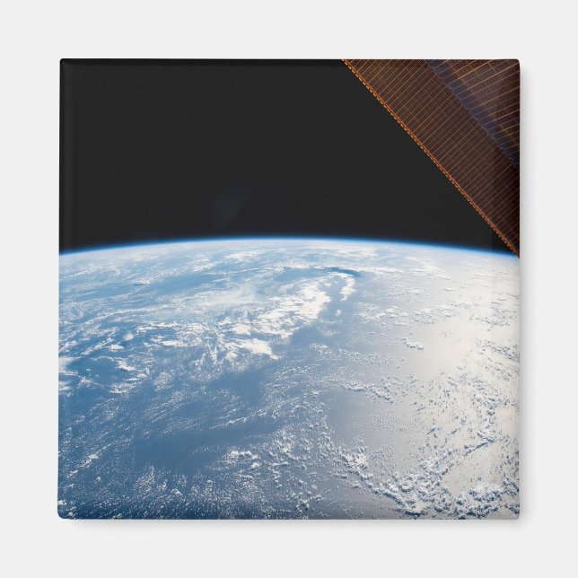 Aimant Des Poutres De Soleil Au Bord Des Eaux De L'Océan  (Devant)