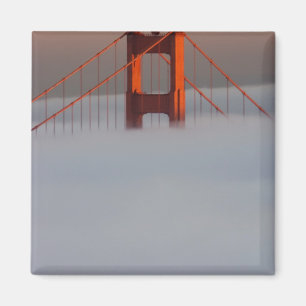 Aimant Des rouleaux de brouillard traversent la baie de S