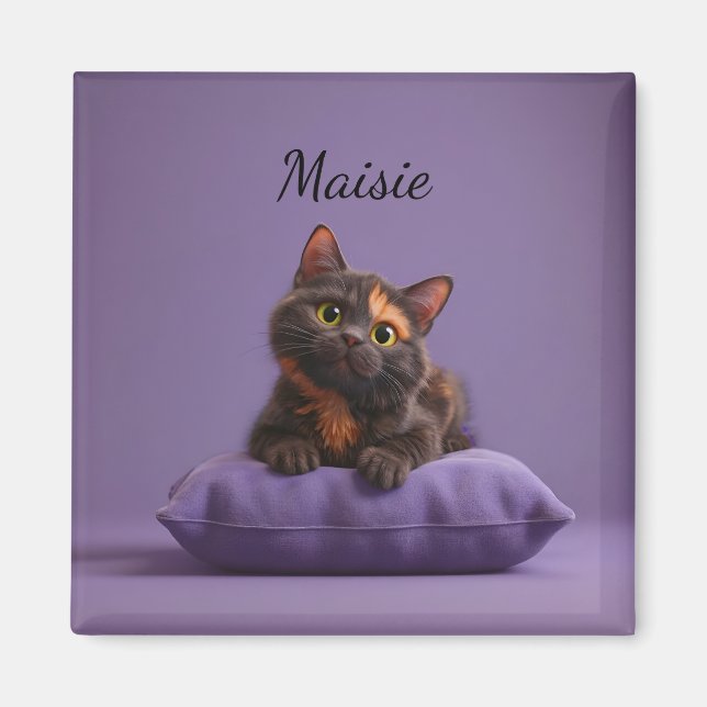 Aimant Dessin Tortoiseshell Kitten sur coussin pourpre (Devant)