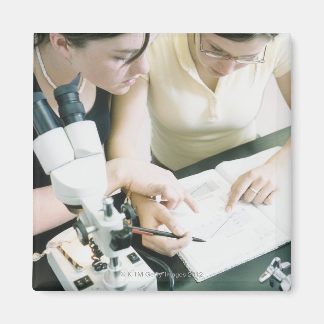 Aimant Deux filles au microscope (Devant)