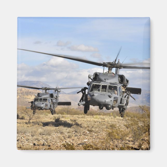 Aimant Deux hélicoptères HH-60 Pavehawk se préparent à at (Devant)