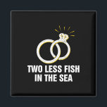 Aimant Deux Poissons De Moins Dans La Mariée Mariage De L<br><div class="desc">Deux Poissons De Moins Dans La Mer Mariage Pun Bride Et Groom Joke 1</div>