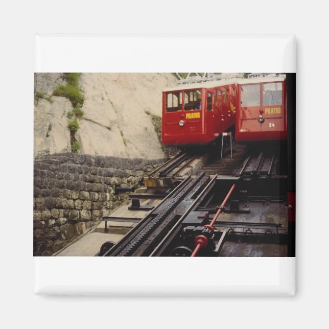 Aimant Deux trains à la station inférieure, Mt Pilatus, C (Devant)