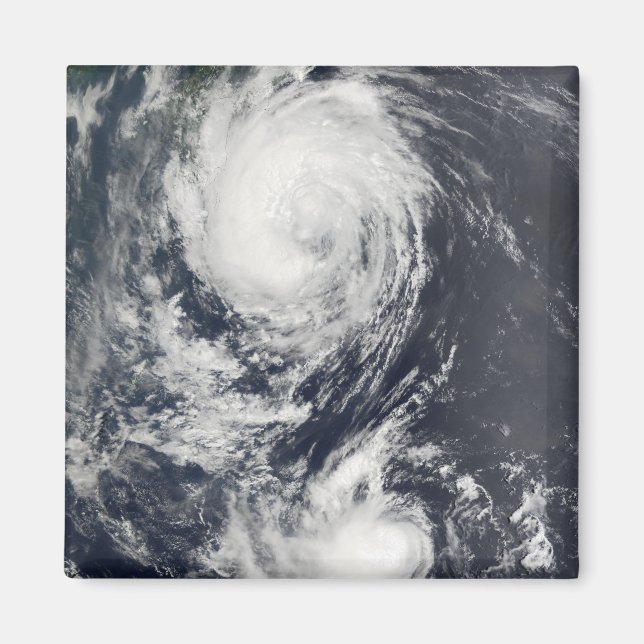 Aimant Deux typhons approchant l'Extrême-Orient (Devant)