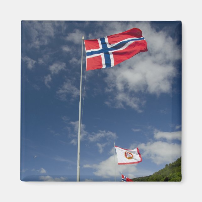 Aimant Downtown historic port area of Bergen wth flags (Devant)