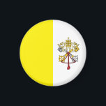 Aimant Drapeau de la Cité du Vatican<br><div class="desc">Drapeau de la Cité du Vatican. Le drapeau de la Cité du Vatican est le drapeau national de la Cité du Vatican. Il a été adopté en 1929, l'année où le Pape Pie XI a signé le Traité de Latran avec l'Italie, créant le nouvel État indépendant de la Cité du...</div>