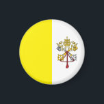 Aimant Drapeau de la Cité du Vatican<br><div class="desc">Drapeau de la Cité du Vatican. Le drapeau de la Cité du Vatican est le drapeau national de la Cité du Vatican. Il a été adopté en 1929, l'année où le Pape Pie XI a signé le Traité de Latran avec l'Italie, créant le nouvel État indépendant de la Cité du...</div>