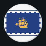 Aimant Drapeau de la ville de Québec<br><div class="desc">Magnet avec le drapeau de Québec, la capitale du Québec, Canada. Un drapeau bleu avec un contour blanc et un navire jaune au centre</div>