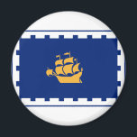 Aimant Drapeau de la ville de Québec<br><div class="desc">Magnet avec le drapeau de Québec,  la capitale du Québec,  Canada. Un drapeau bleu avec un contour blanc et un navire jaune au centre</div>