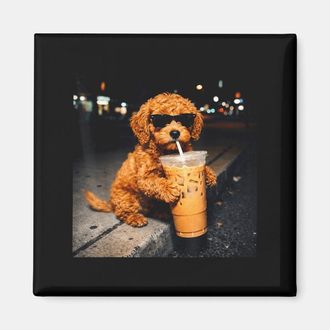 Aimant Drôle de Goldendoodle buvant du café glacé Mem Ani (Devant)