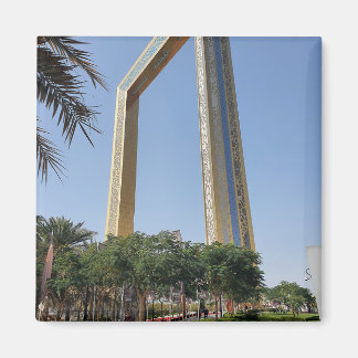 Aimant Dubai Frame building which located à Zabeel Park