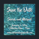 Aimant Elégant bleu eau turquoise motif vagues de lac océ<br><div class="desc">Que vous vous rappeliez de vos dernières vacances ou que vous planifiez votre prochaine aventure,  amusez-vous avec ce motif d'eau à l'eau limpide qui s'écoule dans une brise chaude.</div>