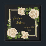 Aimant Élégant Chic Corner ivoire Bouquets Rose Mariage<br><div class="desc">Belle conception pour les nouveaux mariés. Élégant, glamour et sophistiqué aimant mariage personnalisé avec un joli bouquet d'angle romantique de roses d'ivoire et de verdure, avec une jolie brillance dorée double cadre imprimé sur un arrière - plan noir. Ce sont des magnets magnifiquement conçus pour les mariages avec des fleurs...</div>