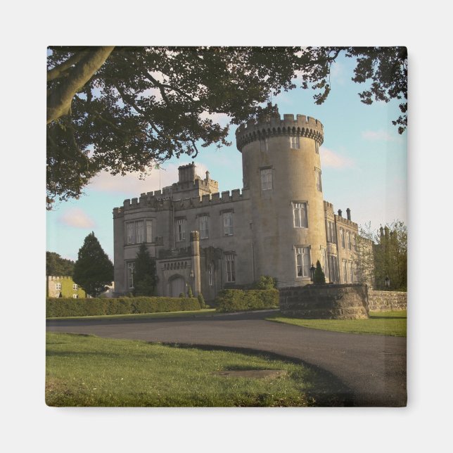 Aimant En Irlande, l'entrée latérale du château de Dromol (Devant)