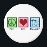 Aimant Endoscopie Peace Love<br><div class="desc">Peace Love Endoscopy. Un joli cadeau avec un signe de paix,  un coeur et un endoscope utilisés dans les procédures médicales pour désigner un patient.</div>