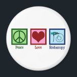 Aimant Endoscopie Peace Love<br><div class="desc">Peace Love Endoscopy. Un joli cadeau avec un signe de paix,  un coeur et un endoscope utilisés dans les procédures médicales pour désigner un patient.</div>