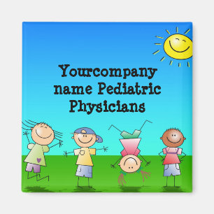 Aimant Enfants jouant à l'extérieur pendant une journée e