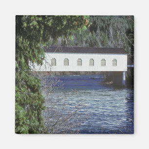 Aimant États-Unis, Oregon. Un pick-up traversant le