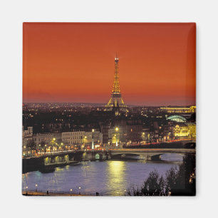 Aimant Europe, France, Paris. Vue coucher de soleil de l'